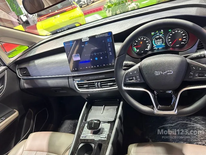 2025 BYD M6 Superior Captain 6 Seater MPV