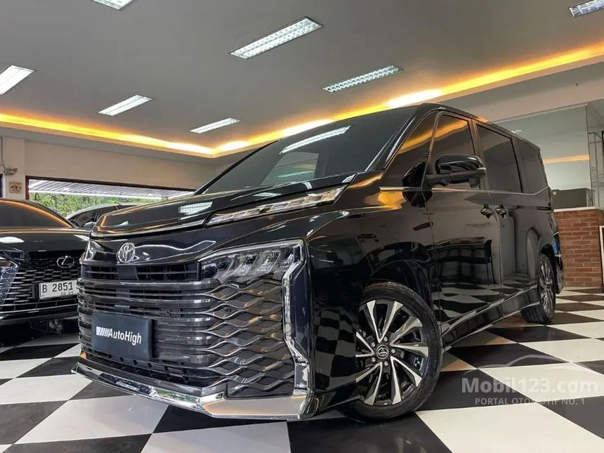 Jual Mobil Toyota Voxy 2024 (Non Premium Color) 2.0 di DKI Jakarta Automatic MPV Hitam Rp 535.000.000