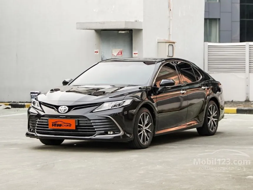 2022 Toyota Camry V (Premium Color) Sedan
