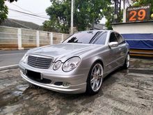 LOW Km 20 rban Mercedes Benz E 200 Silver 2004 AT Mercy e200 ANTIKK