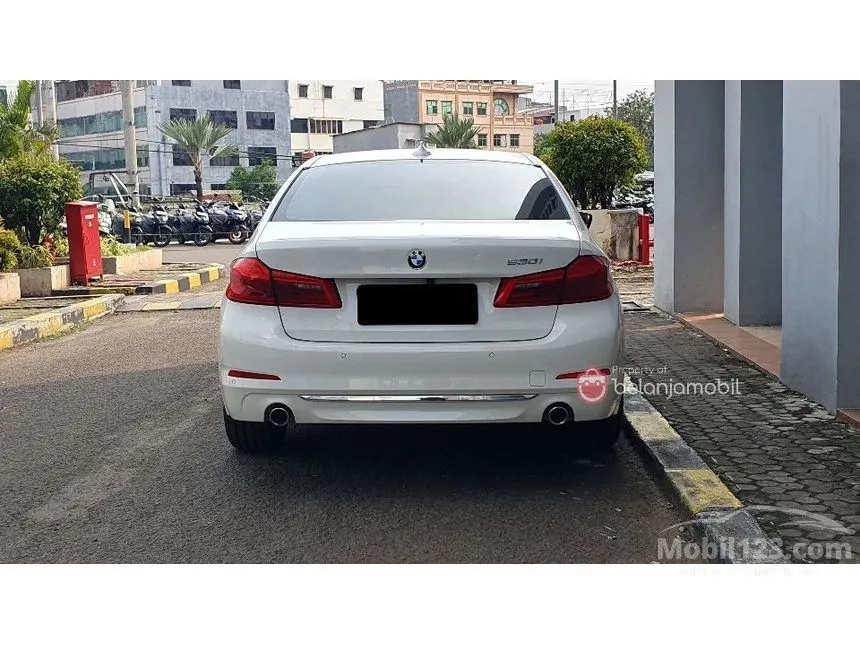2018 BMW 530i Luxury Sedan