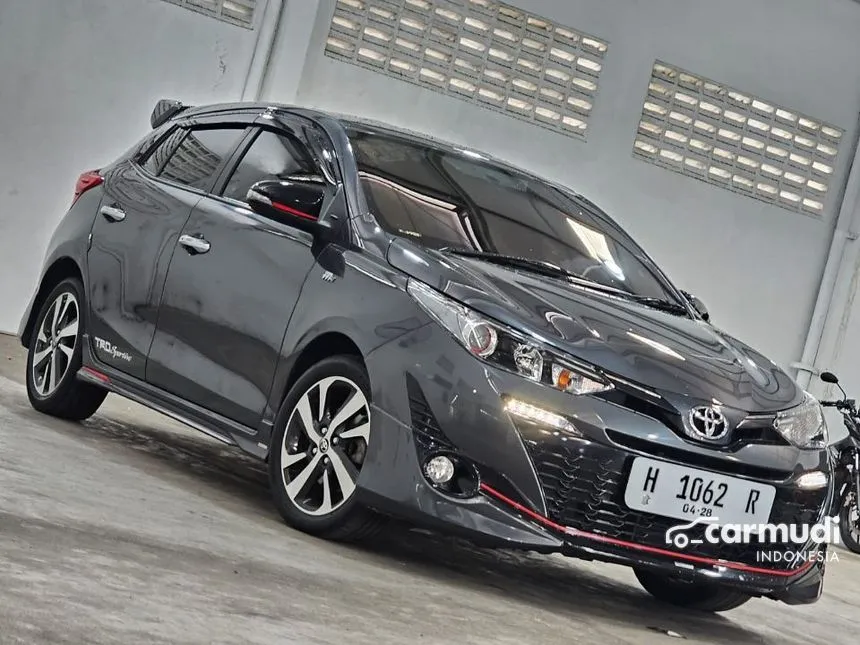 Jual Mobil Toyota Yaris 2018 TRD Sportivo 1.5 di Jawa Tengah Automatic Hatchback Abu