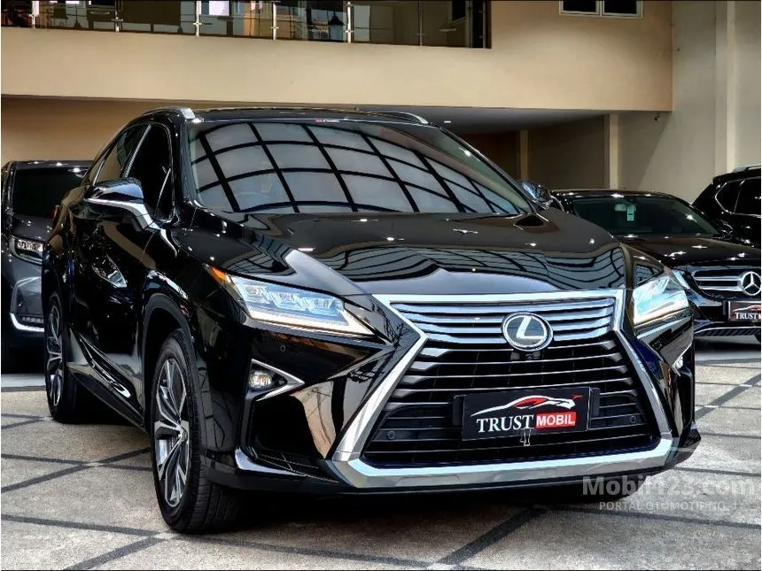 Jual Mobil Lexus RX 200t 2017 Luxury 2.0 di Jawa Timur Automatic SUV Hitam Rp 695.000.000