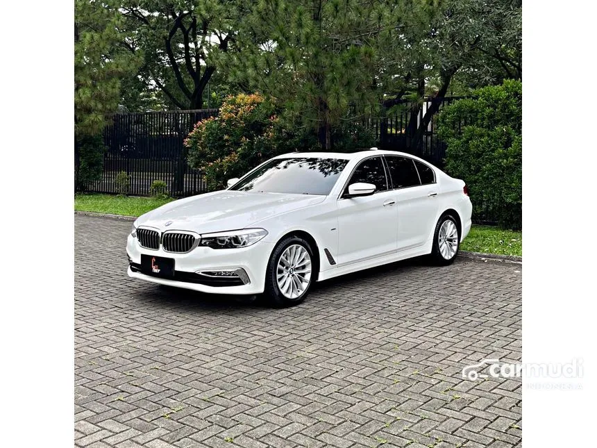 2018 BMW 530i Luxury Sedan