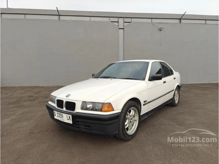 Jual Mobil BMW 318i 1992 1.8 Manual 1.8 di DKI Jakarta Manual Sedan Putih Rp 105.000.000