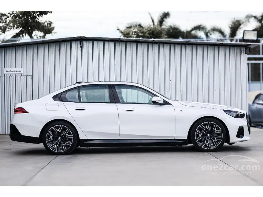 2026 BMW 530e M Sport Pro Sedan