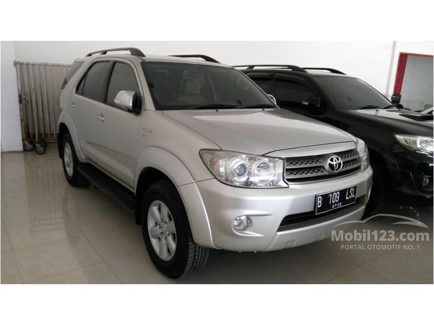 Jual Mobil Toyota Fortuner 2010 G  2 5 di Jawa Barat 