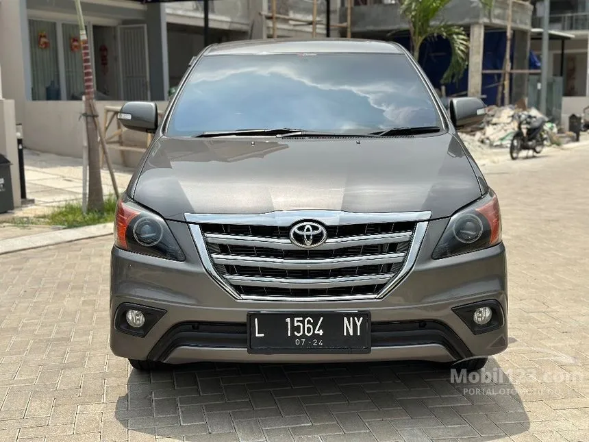 Jual Mobil Toyota Kijang Innova 2014 E 2.0 di Jawa Timur Automatic MPV Abu