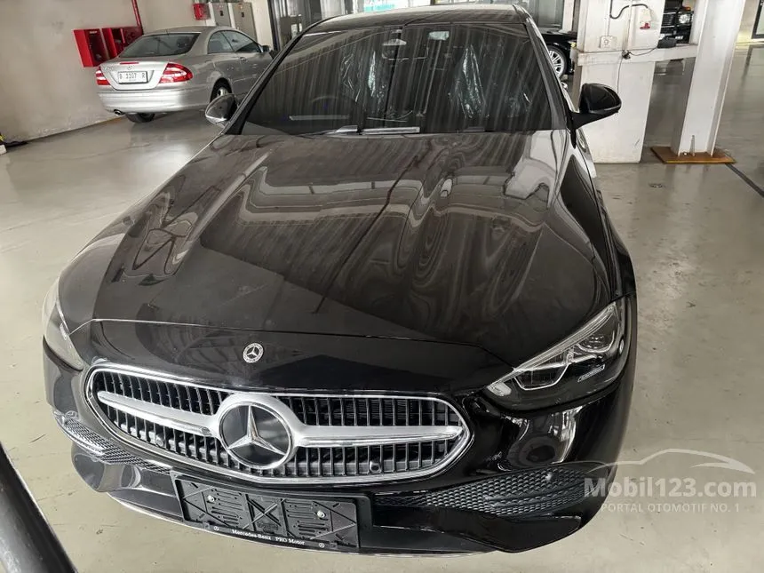 2025 Mercedes-Benz C200 Avantgarde Line Sedan