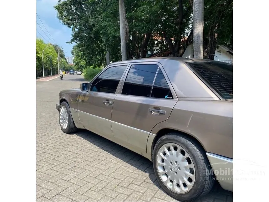 1991 Mercedes-Benz 300 E Sedan