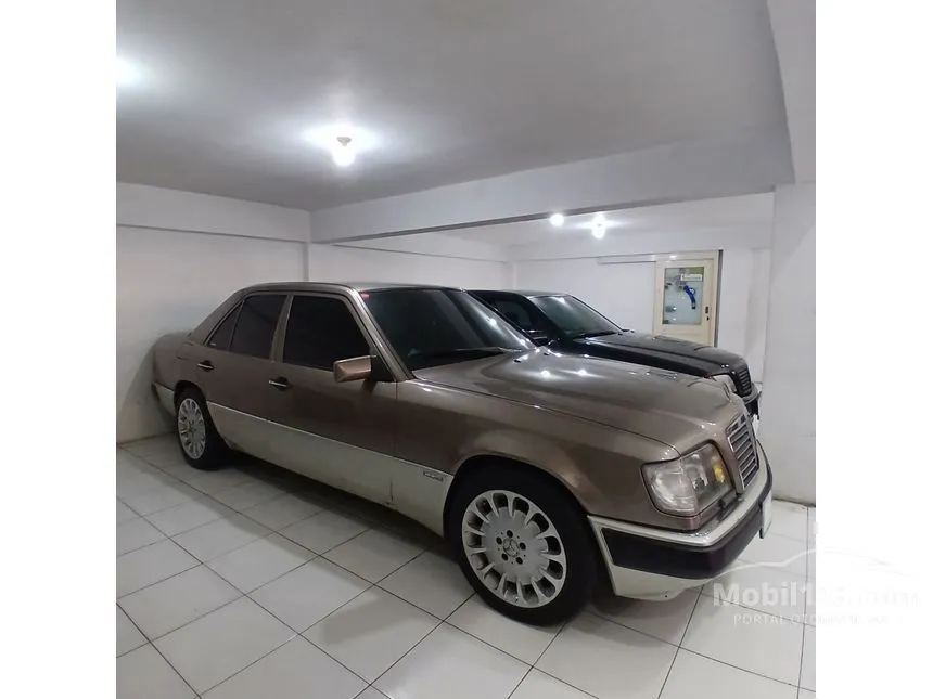 1991 Mercedes-Benz 300 E Sedan