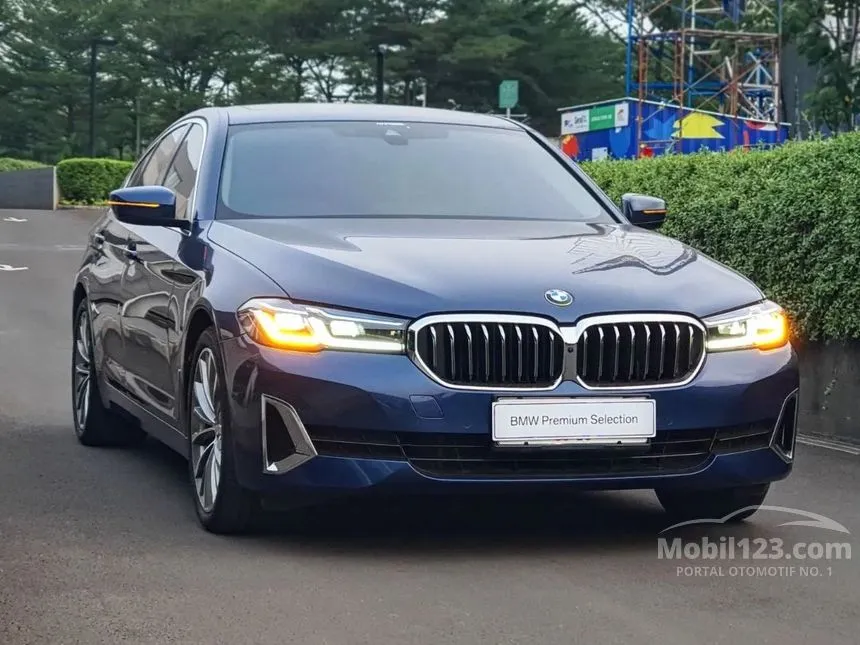 Jual Mobil BMW 530i 2021 Opulence 2.0 di DKI Jakarta Automatic Sedan Biru Rp 899.000.000