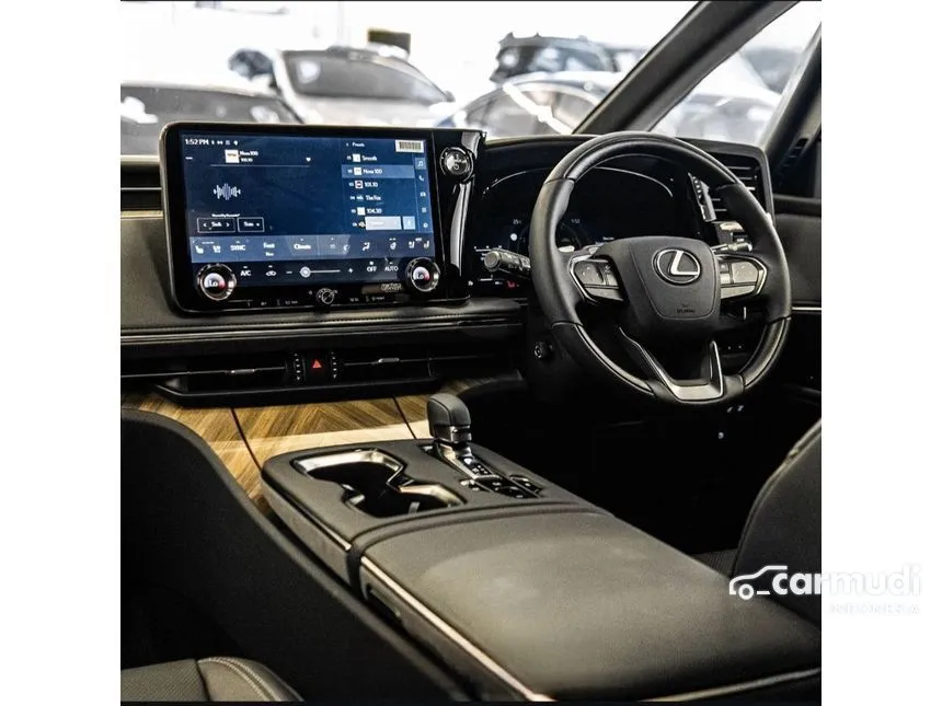 2024 Lexus LM350h Van Wagon