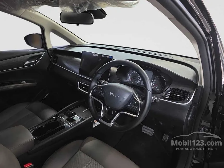 2024 BYD M6 Superior 7 Seater MPV