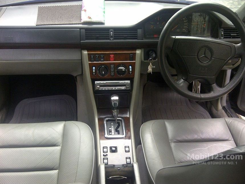 1995 Mercedes-Benz E320 3.2 Automatic Sedan