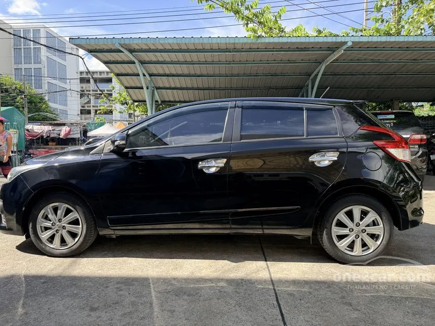 2013 Toyota YARIS G Hatchback