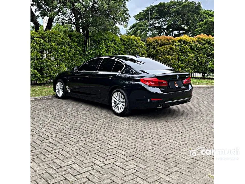 2018 BMW 530i Luxury Sedan