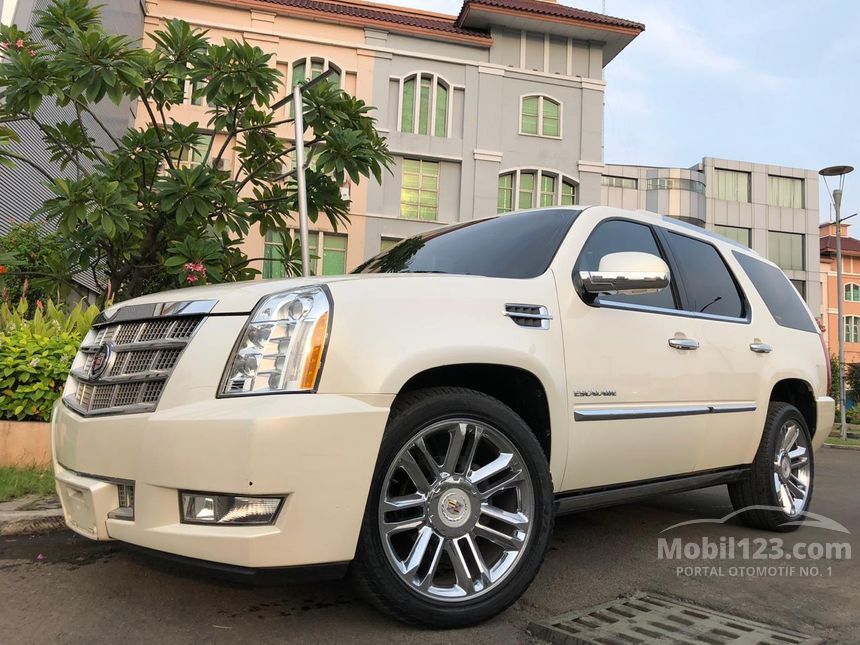 Jual Mobil  Cadillac Escalade 2011 6 2 di DKI Jakarta 