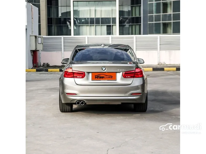 2018 BMW 320i Luxury Sedan