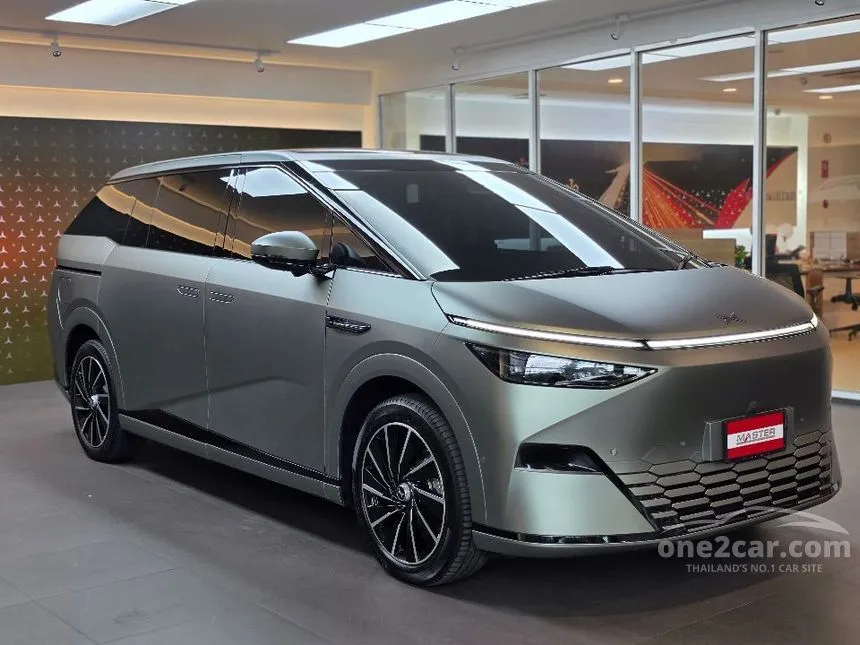 2025 Xpeng X9 Luxury Van