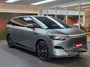 2025 Xpeng X9 Luxury Van