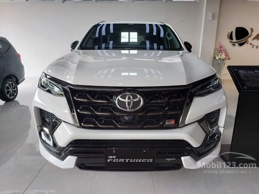 Jual Mobil Toyota Fortuner 2024 GR Sport 2.8 di Jawa Timur Automatic SUV Putih Rp 615.000.000