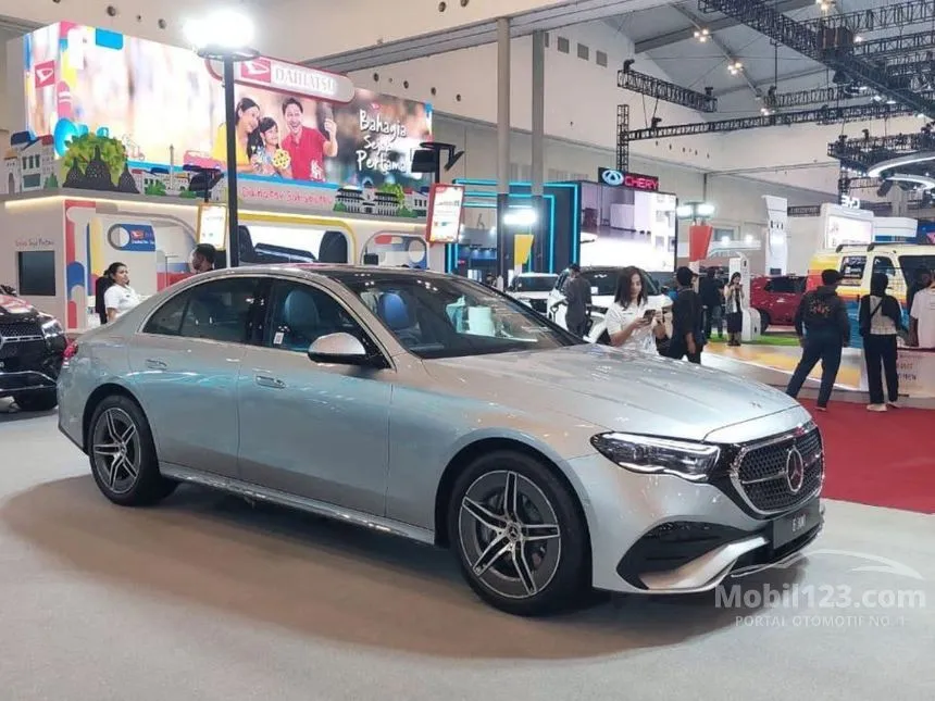 2025 Mercedes-Benz E300 AMG Line Sedan