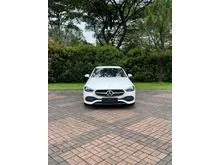2022 Mercedes-Benz C200 1.5 Avantgarde Line Sedan White on Black Odo 3 Rb (TERMURAH)