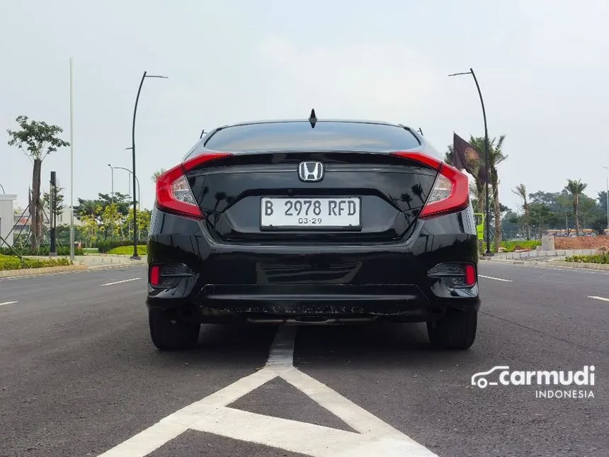 2018 Honda Civic ES Sedan