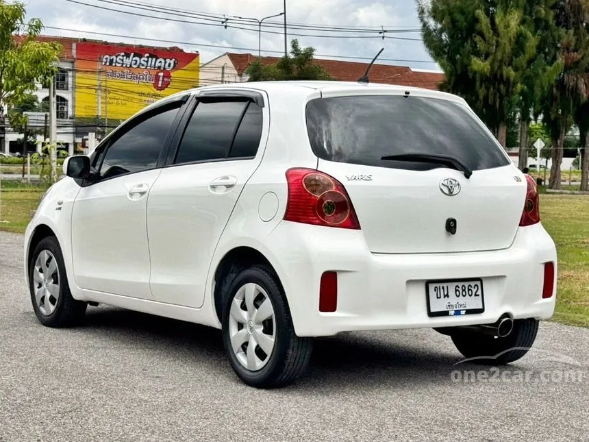 2013 Toyota YARIS J Hatchback