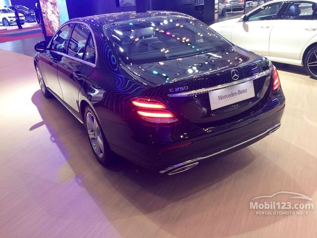 Mercedes Benz E Class Mobil  Bekas Baru  dijual di 