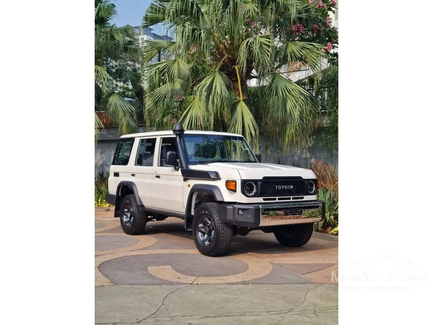 Jual Mobil Toyota Land Cruiser 2024 70 GXL 2.8 di DKI Jakarta Automatic SUV Lainnya Rp 2.395.000.000