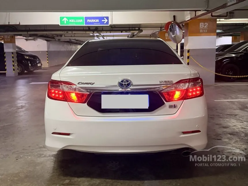 2014 Toyota Camry Hybrid Sedan