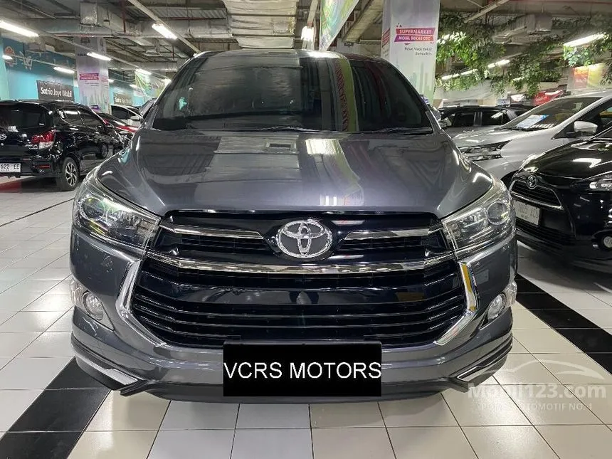 Jual Mobil Toyota Innova Venturer 2017 2.4 di Jawa Timur Manual Wagon Abu