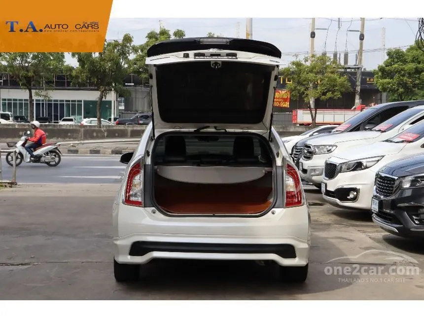 2013 Toyota PRIUS Hybrid TRD Sportivo Hatchback