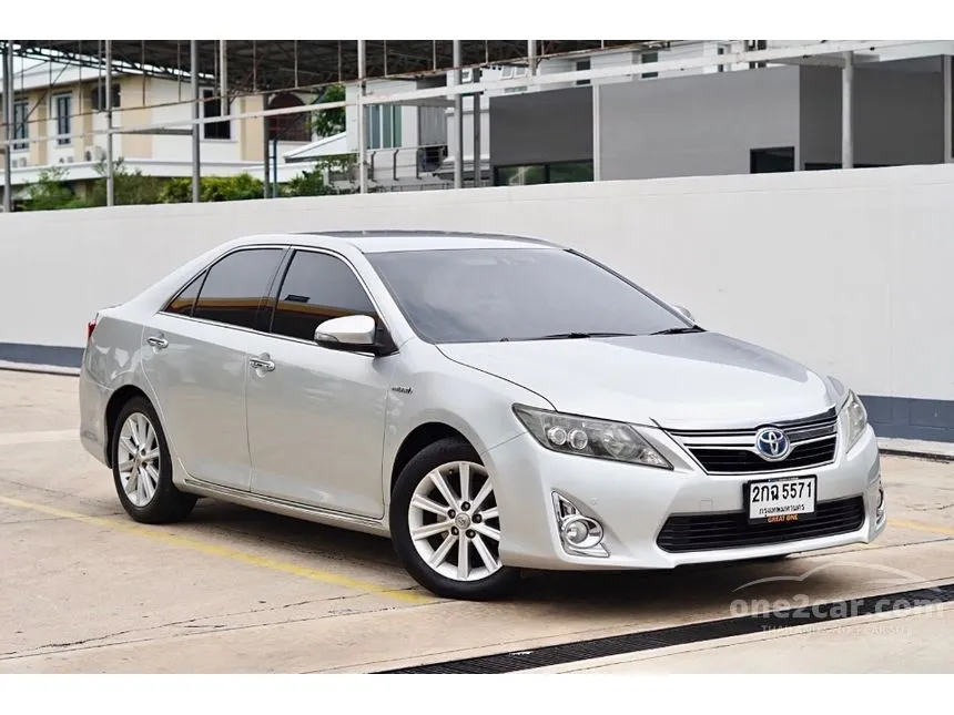 2013 Toyota CAMRY Hybrid DVD Sedan