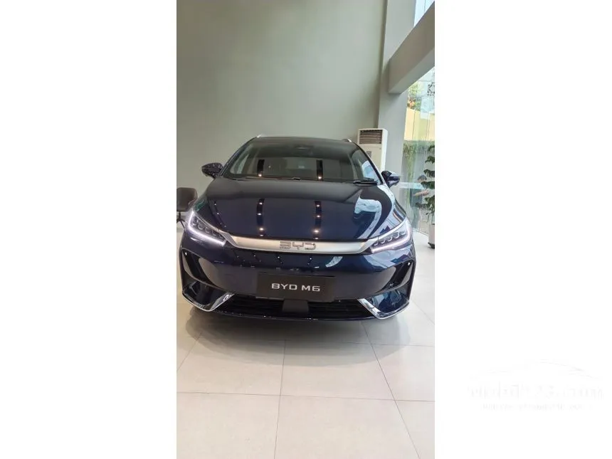 2025 BYD M6 Superior Captain 6-seater MPV