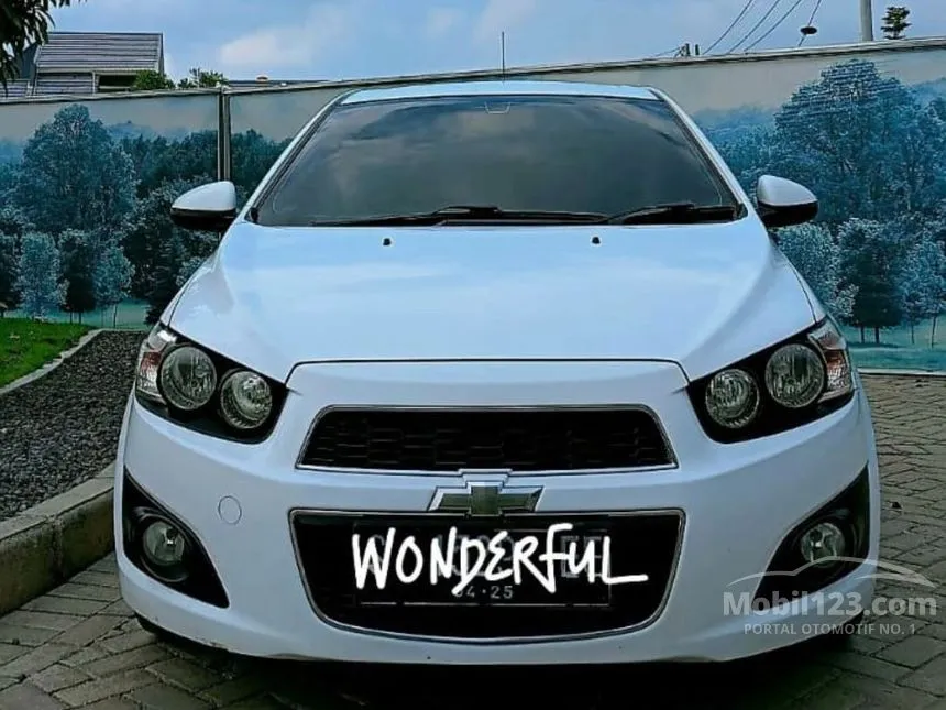 Jual Mobil Chevrolet Aveo 2012 LT 1.4 di Jawa Timur Automatic Hatchback Putih Rp 86.000.000