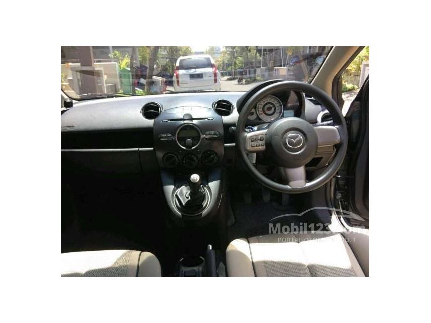 Jual Mobil Mazda 2 2010 R 1 5 di Jawa Timur Manual 