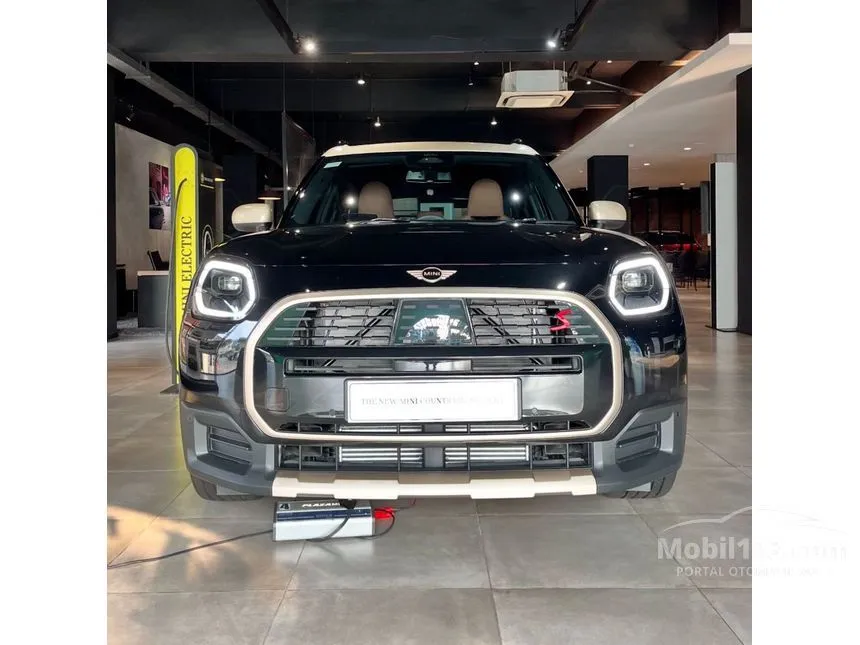 Jual Mobil MINI Countryman 2024 S ALL4 Favoured Trim 2.0 di Bali Automatic SUV Hitam Rp 1.411.000.000
