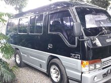 Isuzu Elf minibus