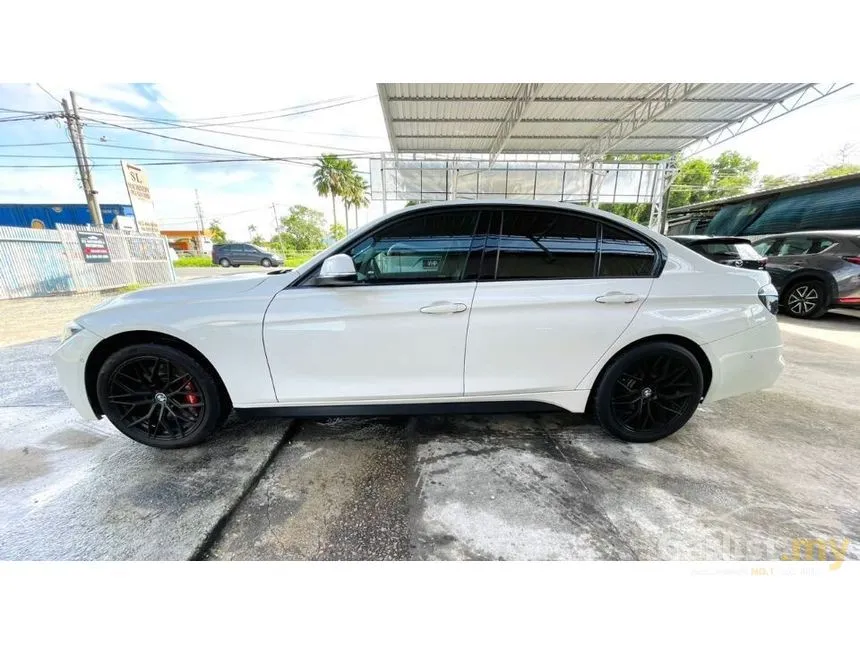 2018 BMW 318i Luxury Sedan