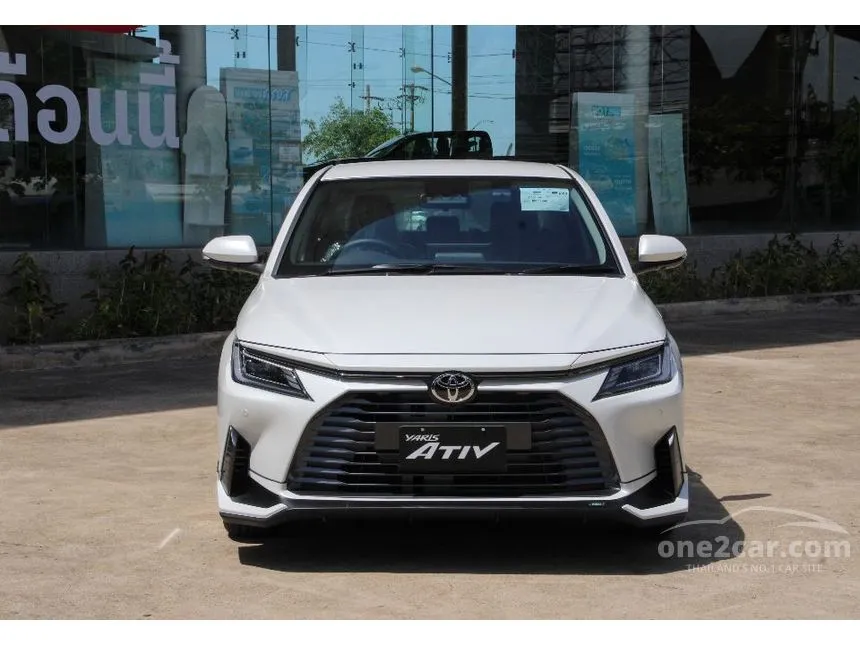 2025 Toyota Yaris Ativ HEV Premium Sedan