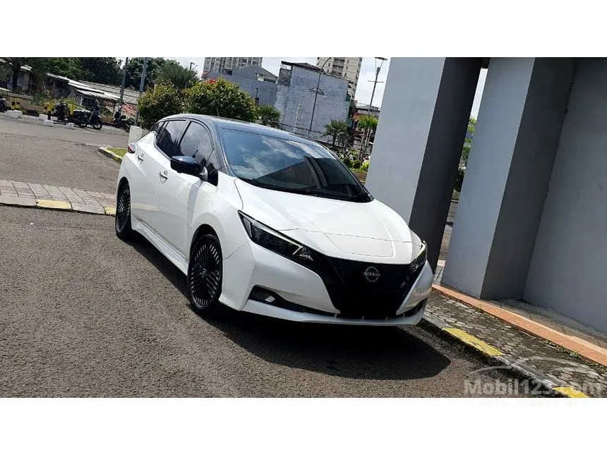 2023 Nissan Leaf (2 Tone) Hatchback
