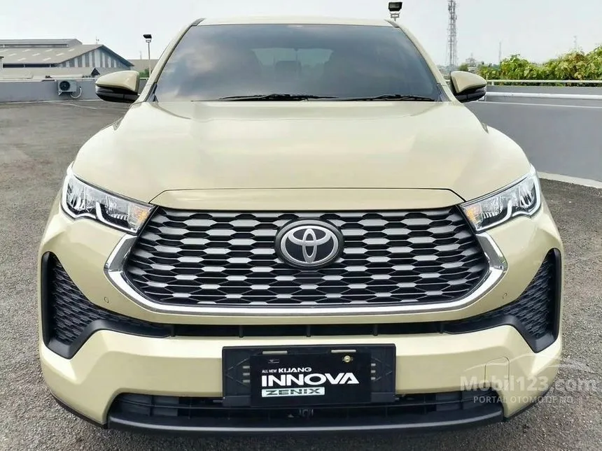 Jual Mobil Toyota Kijang Innova Zenix 2024 V (Non Premium Color) 2.0 di Jawa Barat Automatic MPV Lainnya Rp 350.000.000
