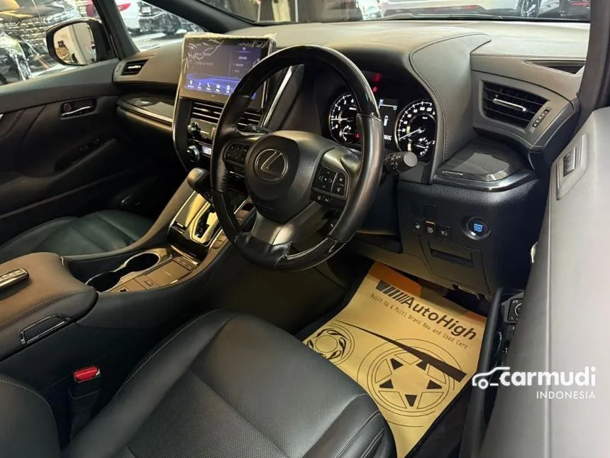 2022 Lexus LM 350 7 Seater MPV