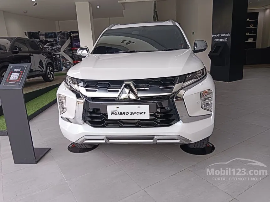 Jual Mobil Mitsubishi Pajero Sport 2024 Dakar 4x2 2.4 di Jawa Barat Automatic SUV Putih Rp 619.000.000