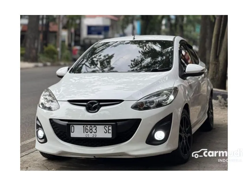 Jual Mobil Mazda 2 2013 R 1.5 di Jawa Barat Automatic Hatchback Putih Rp 132.000.000