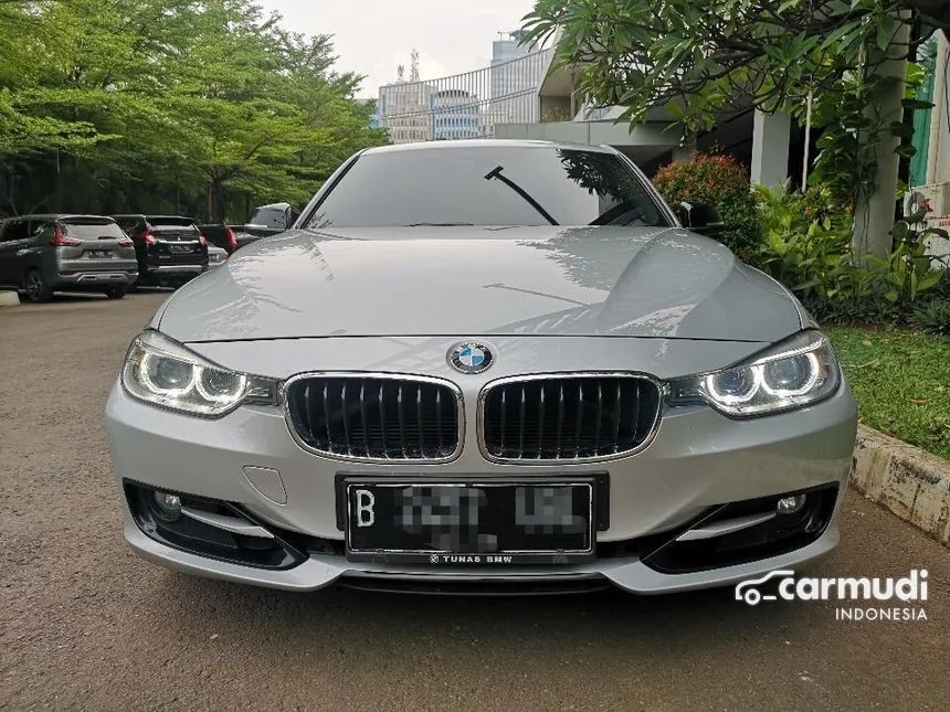 2015 BMW 320i Luxury Sedan