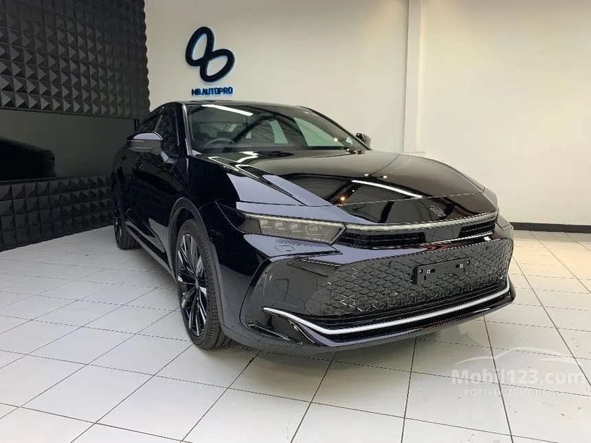 Jual Mobil Toyota Crown 2023 Crossover Hybrid E